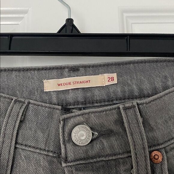 NWOT. Levi’s Wedge Straight Jeans - Picture 2 of 3